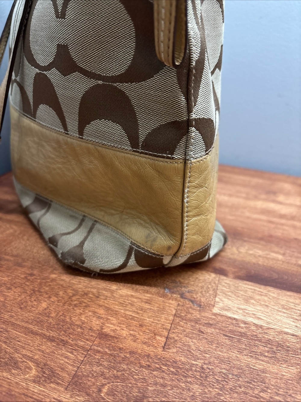 Coach Khaki Signature Canvas Tote with Gold Trim - Picture 7 of 16